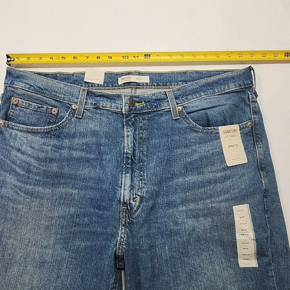 Levi's Strauss Signature Jeans Athletic Fit Size 40 x 30 Medium Wash Blue Denim